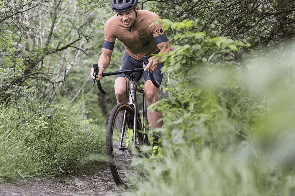Cyclist riding on a gravel lane, with Vredestein Aventura Seta Tyres
